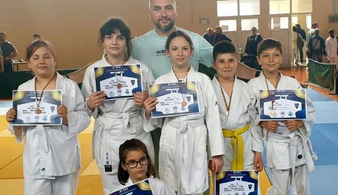 Judo / Juniorii de la CS Năvodari, pe podiumul Cupei Euroregiunii 2 de la Constanța - 1-1651671306.jpg