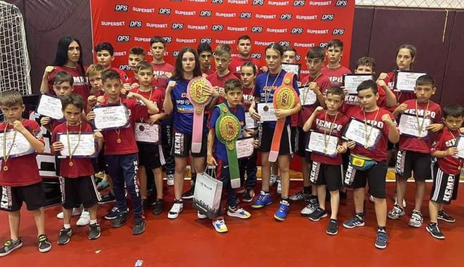 Cinci centuri Dynamite Fighting Show pentru sportivii de la CS Năvodari - 1-1652187672.jpg