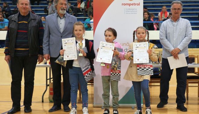 Patru şahişti de la CS Năvodari, pe podium la Campionatul Judeţean Şcolar - 1-1652275519.jpg