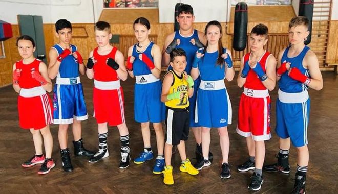 Tinerii pugilişti de la CS Năvodari, stagiu de pregătire la Brăila - 1-1652965128.jpg