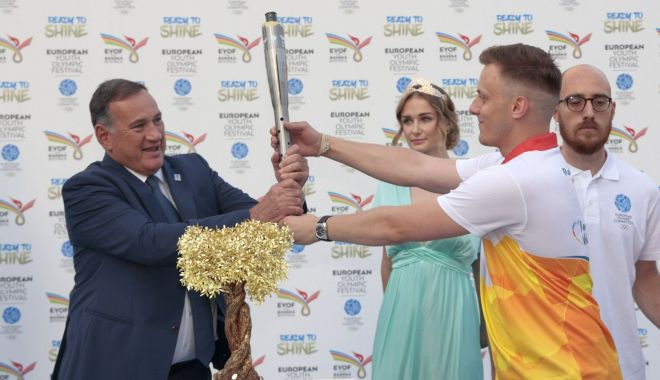 Olimpism / Începe călătoria! Flacăra păcii pentru FOTE Banska Bystrica 2022 s-a aprins la Roma - 1-1653995000.jpg