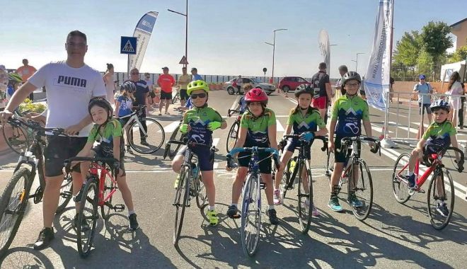 Micii ciclişti de la CS Medgidia, medaliaţi la Cupa Mării Negre - 1-1654424929.jpg