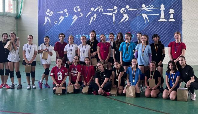 Volei / Turneu de pregătire pentru „speranţele” CS Năvodari, la Sala Sporturilor - 1-1656338785.jpg