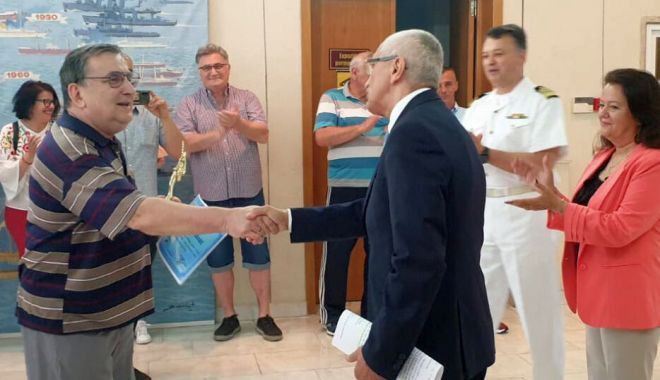 Trofeu onorific conferit antrenorului Petrică Vasile, pentru întreaga carieră