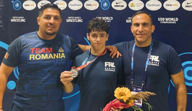 Lupte / România a încheiat Mondialele U20 de la Sofia cu o singură medalie: argintul lui Denis Mihai - 1-1661171609.jpg