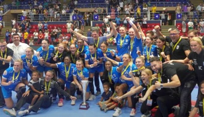 Handbal / CSM Bucureşti a cucerit Supercupa României. Rapidul a cedat pe final