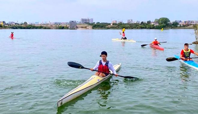 Trofeul „Ştefan Aftenie” la kaiac-canoe, în vitrina Clubului Sportiv Farul Constanţa - 1-1663677240.jpg