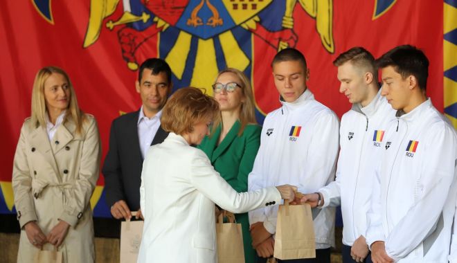 Patrick Dinu, de la CS Farul, felicitat de Majestatea Sa Margareta - 1-1665578869.jpg