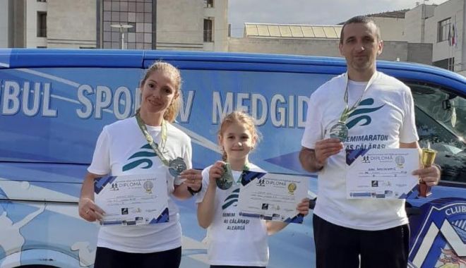 Trei atleţi de la CS Medgidia, pe podiumul Semi-maratonului AS Călăraşi - 1-1665920239.jpg