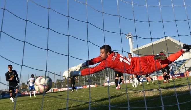 Fotbal / Primele rezultate din grupele Cupei României. Surpriză mare la Alexandria, Rapidul a câştigat la Dumbrăviţa