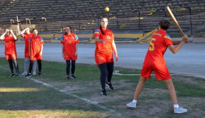 Primul meci internaţional pentru oina feminină, la Cupa Unirii de la Chişinău - 1-1666337246.jpg
