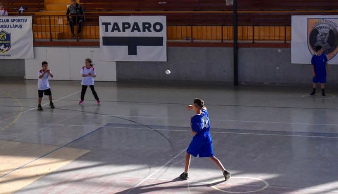 Sportul naţional / Patru echipe, la startul Campionatului Naţional de oină în sală al juniorilor I - 1-1667984703.jpg