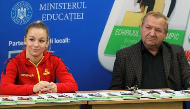 Lupte / Constănţeanca Andreea Ana, demonstrații și autografe la Liceul „Gheorghe Lazăr” - 1-1668336181.jpg