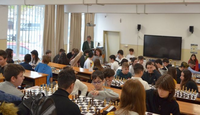 Sportul minţii / Colegiul „Mircea”, pe primul loc la Concursul județean „Magia șahului la elevi” - 1-1670596520.jpg