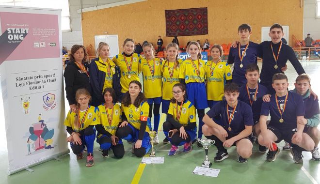 Sportul naţional / Primul campionat judeţean de oină organizat în Cetatea de Scaun a Sucevei - 1-1671097360.jpg