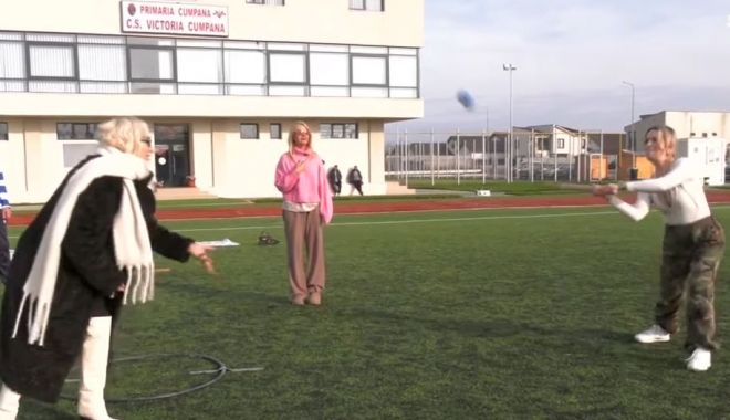 Sportul naţional în show-biz! Vedeta Ana Morodan şi echipa sa au jucat oină - 1-1671614293.jpg