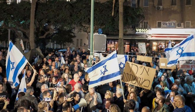 Mii de oameni au manifestat împotriva premierului Netanyahu, la Tel Aviv - 1-1675586142.jpg