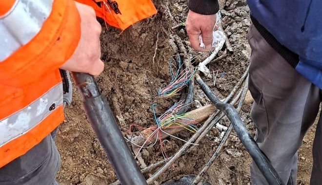 13 trenuri de pe ruta Constanţa-Bucureşti au înregistrat întârzieri, din cauza unor cabluri feroviare rupte - 1-1681297516.jpg
