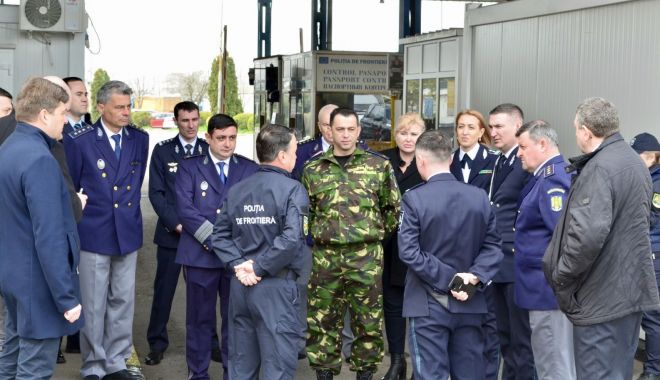 Controlul coordonat, implementat pe sensul de intrare în ţară la Punctul de Trecere a Frontierei Albiţa - 1-1681719479.jpg