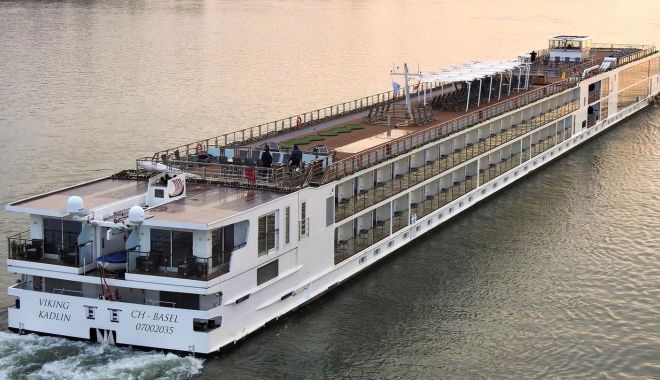 Două nave de pasageri au sosit în portul Constanţa. Turiştii, interesaţi de Delta Dunării - 1-1681720386.jpg