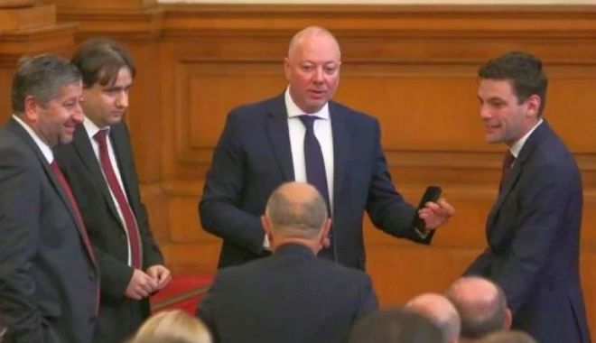 Principalele blocuri politice au convenit să asigure prin rotaţie preşedinţia parlamentului bulgar - 1-1681974411.jpg