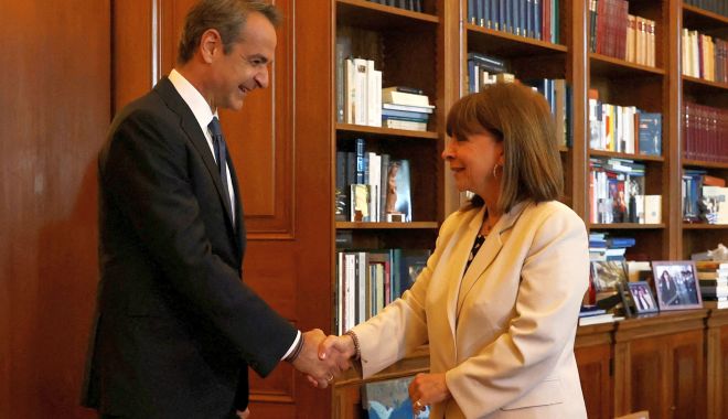 Preşedintele Greciei aprobă cererea premierului de organizare a alegerilor la 21 mai - 1-1682238107.jpg