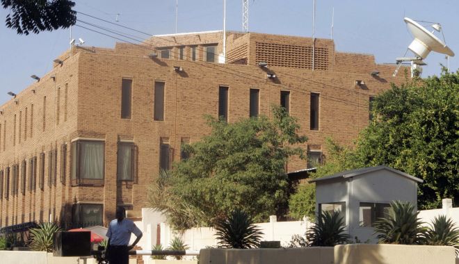 Londra şi-a evacuat personalul diplomatic din Sudan - 1-1682318282.jpg
