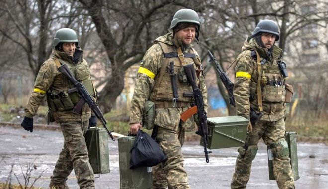 Ucraina se pregăteşte de contraatac, în timp ce Rusia trece în defensivă