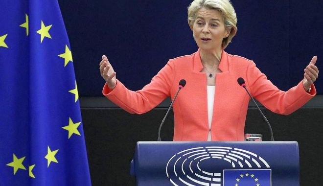 Ursula von der Leyen pledează pentru o producţie de masă de semiconductori în UE - 1-1683105099.jpg