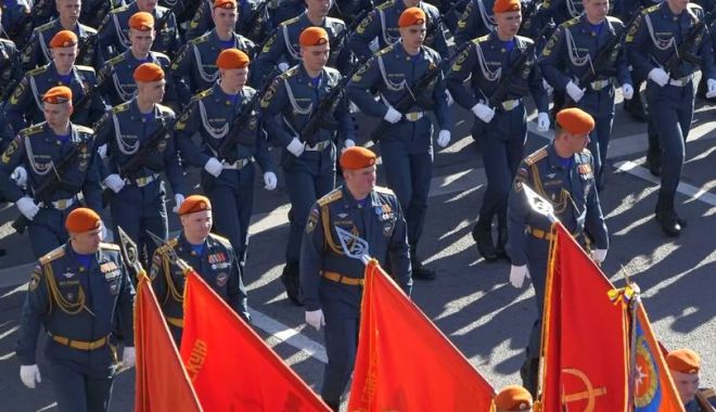 Paradă militară în Piaţa Roşie. Putin, înconjurat doar de preşedinţi ai ţărilor ex-sovietice - 1-1683620092.jpg