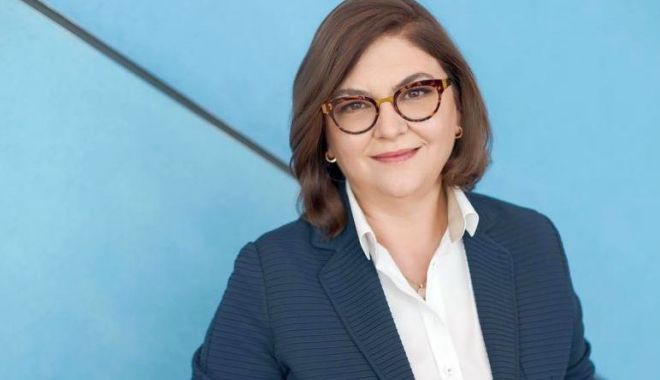 După Chişinău, comisarul european Adina Vălean face o „escală” în portul Constanţa - 1-1683623902.jpg