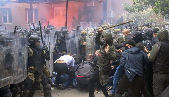 Mai mulţi membri ai KFOR, răniţi în confruntările din nordul Kosovo - 1-1685431705.jpg