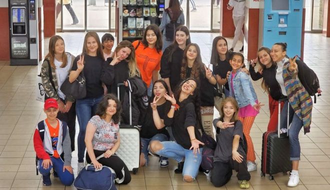 Flash-mob în Gara Constanţa, cu ocazia minivacanţei de Ziua Copilului - 1-1685520951.jpg
