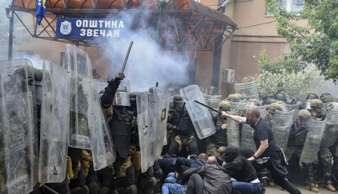 Tensiuni în nordul Kosovo. UE ameninţă Pristina cu „consecinţe politice”