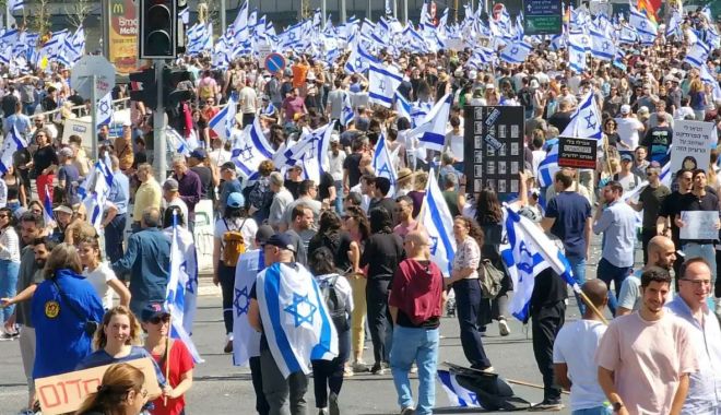 O nouă manifestaţie de protest împotriva reformei judiciare, la Tel Aviv - 1-1688285342.jpg