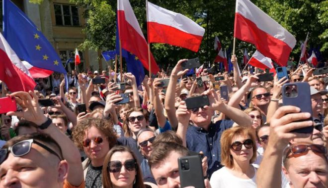 Polonia va ţine un referendum controversat în ziua alegerilor legislative - 1-1692343465.jpg