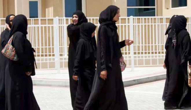 Guvernul francez interzice abaya în şcolile de stat - 1-1693208151.jpg