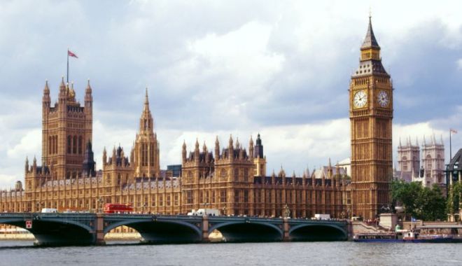 Londra amână introducerea controalelor frontaliere integrale asupra importurilor de bunuri din UE