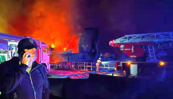 Şantierul naval din Sevastopol, incendiat în urma unui atac ucrainean cu rachete - 1-1694588379.jpg