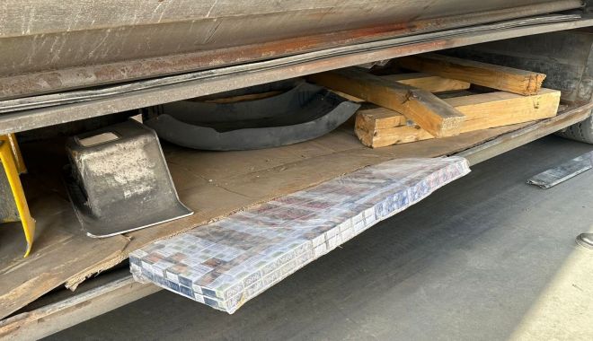 19.000 ţigarete, descoperite de inspectorii vamali într-un camion ce transporta ambalaje de sticlă din Republica Moldova - 1-1694611495.jpg