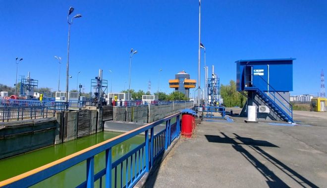 Plus de siguranţă pe canalele navigabile. Se modernizează ecluza Năvodari