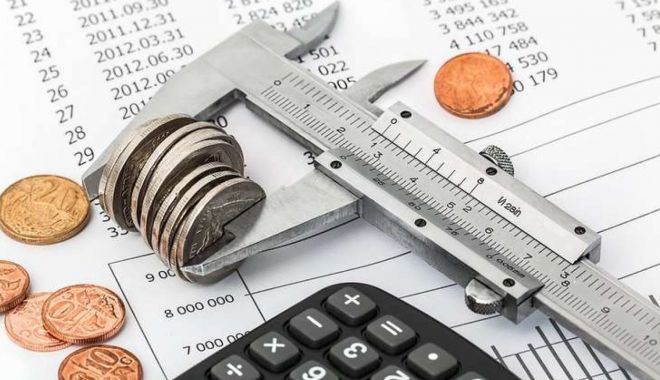 FMI estimează un deficit bugetar de 6% în acest an. Taxa pe cifra de afaceri impusă marilor companii, incertă - 1-1696429506.jpg