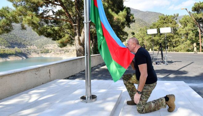 Preşedintele Ilham Aliev a înălţat drapelul naţional azer în capitala regiunii Nagorno-Karabah - 1-1697442579.jpg