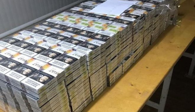30.000 bucăţi ţigarete, reţinute de inspectorii vamali. Marfa era ascunsă sub vagonul unui tren