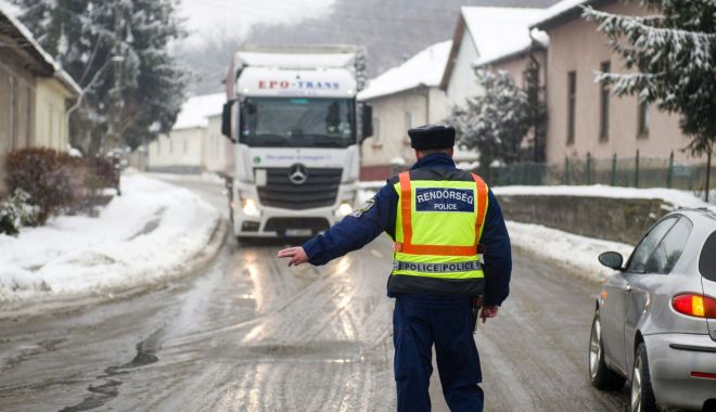 Slovacia prelungeşte până la 22 ianuarie controalele la frontiera cu Ungaria - 1-1701937136.jpg