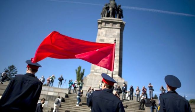 Opoziţia bulgară, protest împotriva demolării unui monument ridicat în onoarea armatei sovietice