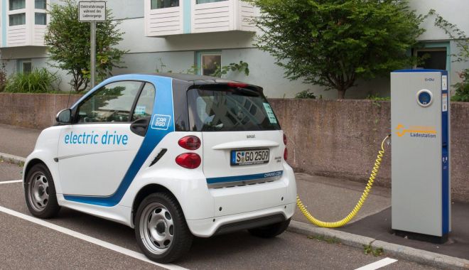 Producţie ţiţei, vehicule electrice, finanţe. INFO economic - 1-1702898295.jpg