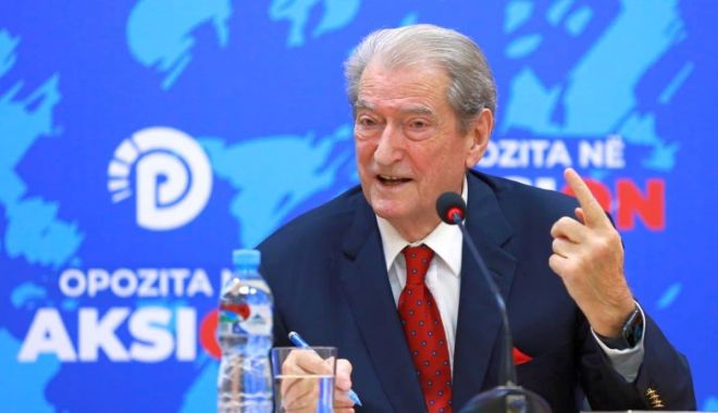 Parlamentul Albaniei a votat pentru ridicarea imunităţii fostului premier Sali Berisha