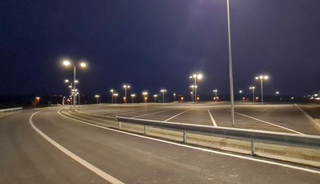 Un drum nou şi o parcare pentru 80 de camioane, finalizate între porţile 7 şi 9 din Portul Constanţa