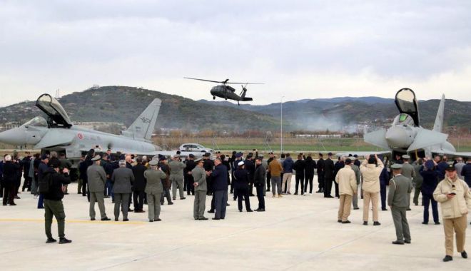 Albania a pus la dispoziţia NATO o bază aeriană construită în epoca sovietică